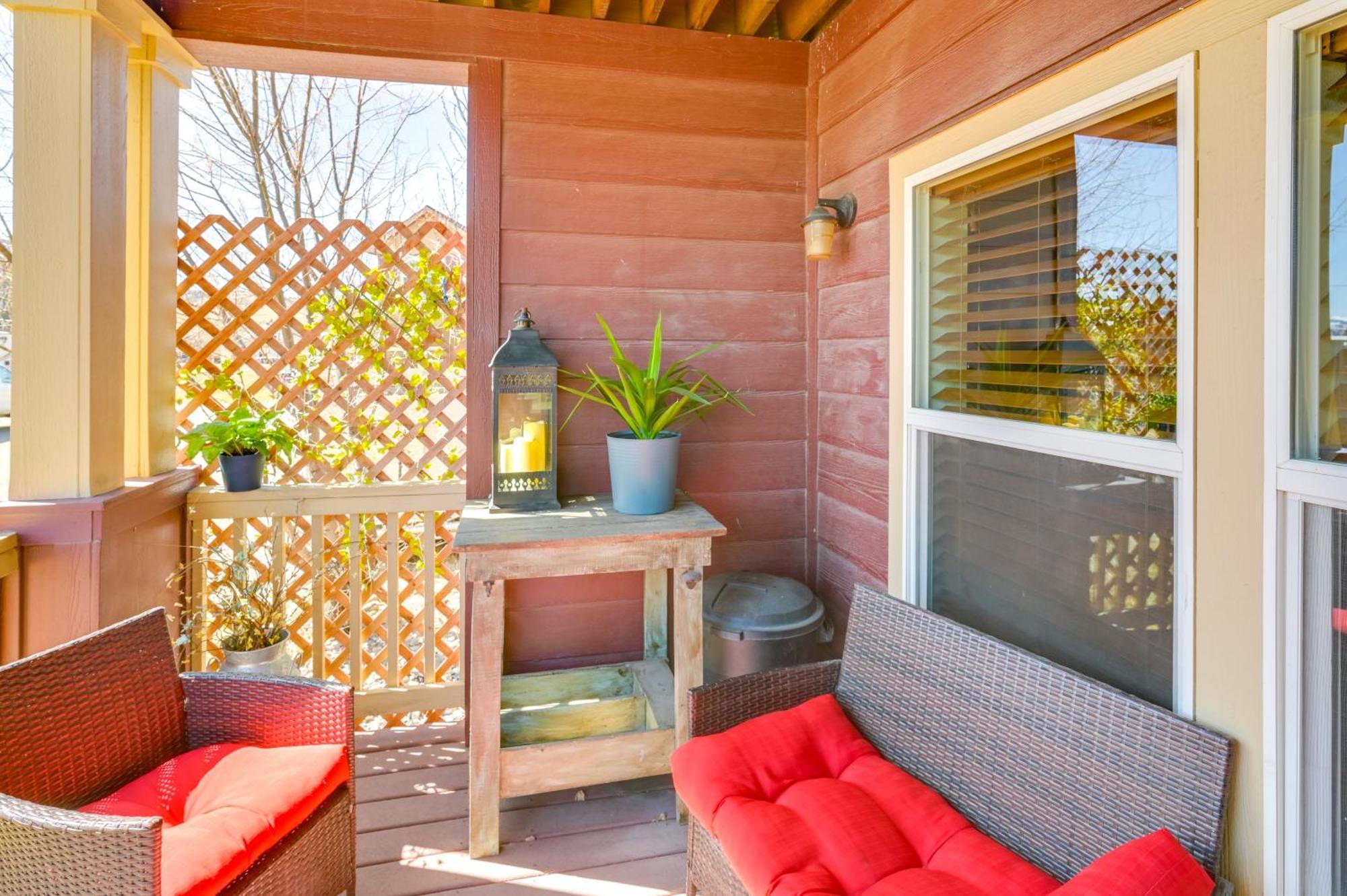 Ennis Vacation Rental With Balcony Walk To Downtown Bagian luar foto