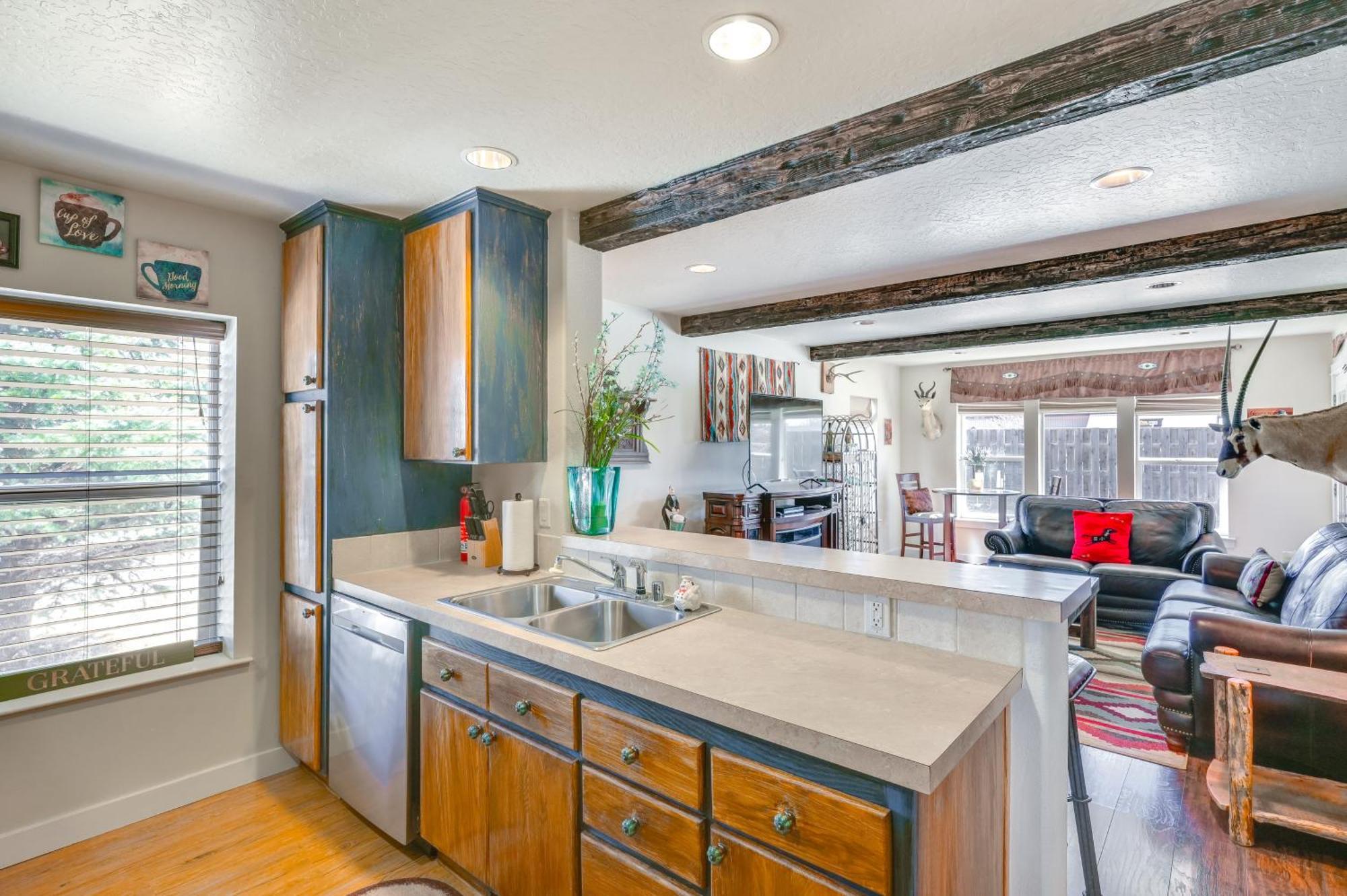 Ennis Vacation Rental With Balcony Walk To Downtown Bagian luar foto